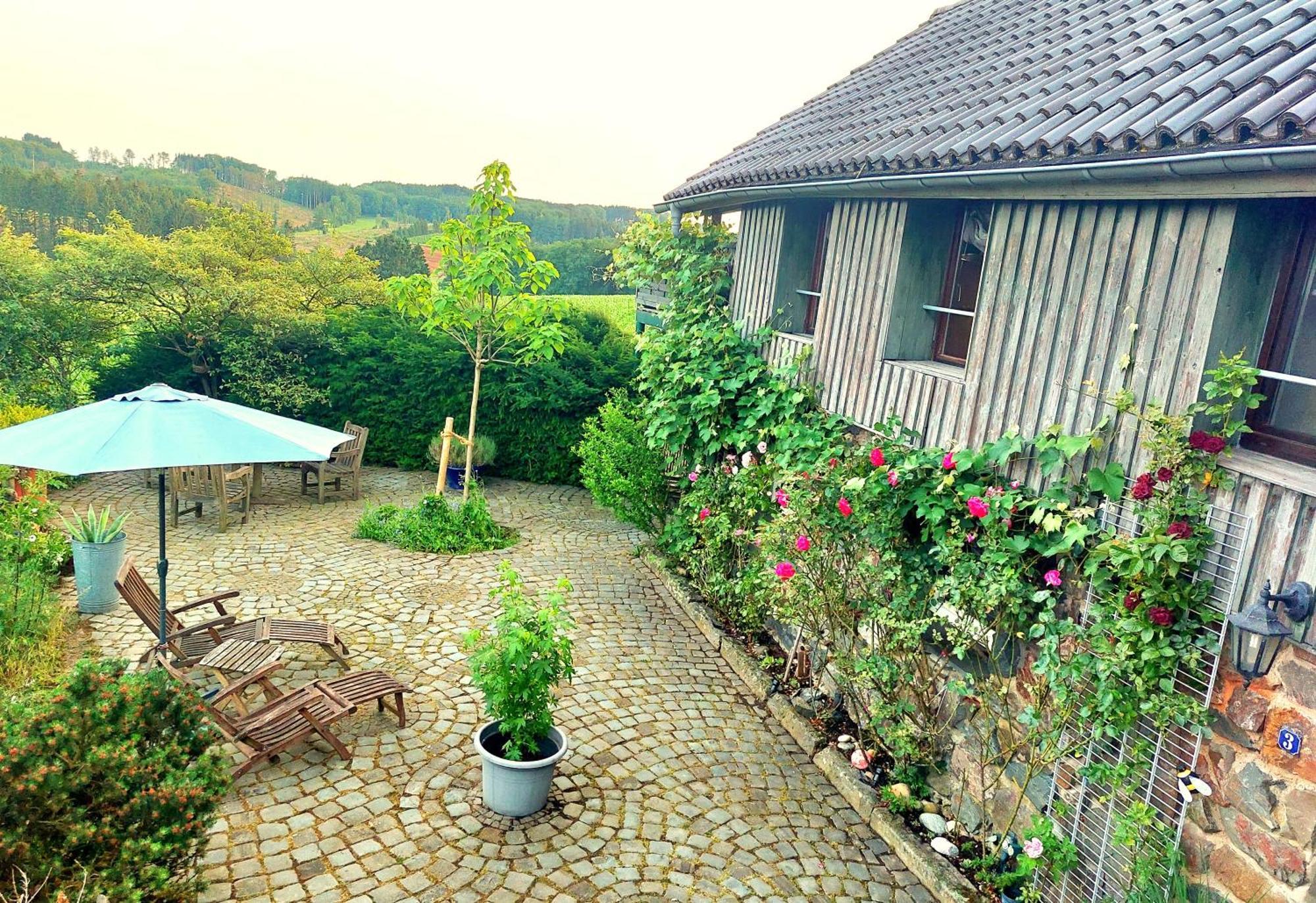 Kleines Haus Mitten In Der Natur Mit Eigener Terrasse Und Sonnenbalkon Halver Eksteriør billede