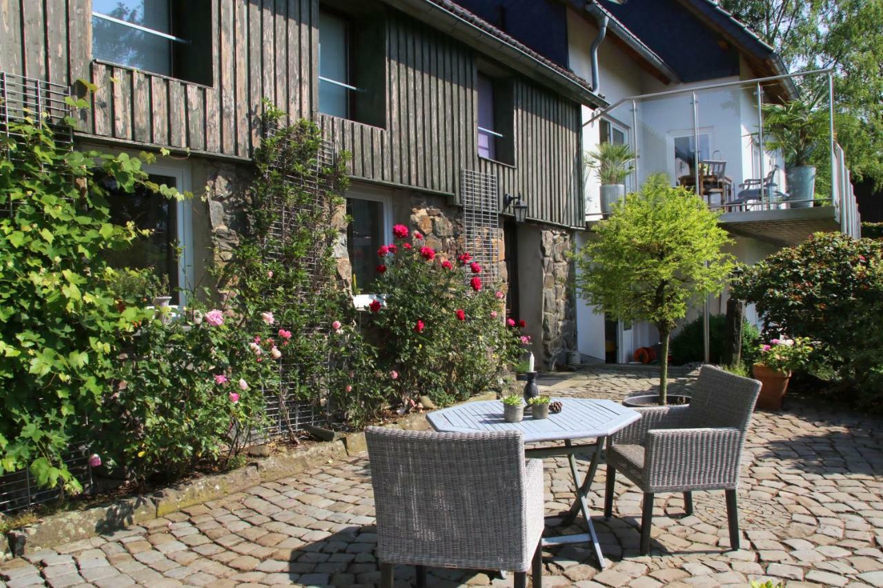 Kleines Haus Mitten In Der Natur Mit Eigener Terrasse Und Sonnenbalkon Halver Eksteriør billede